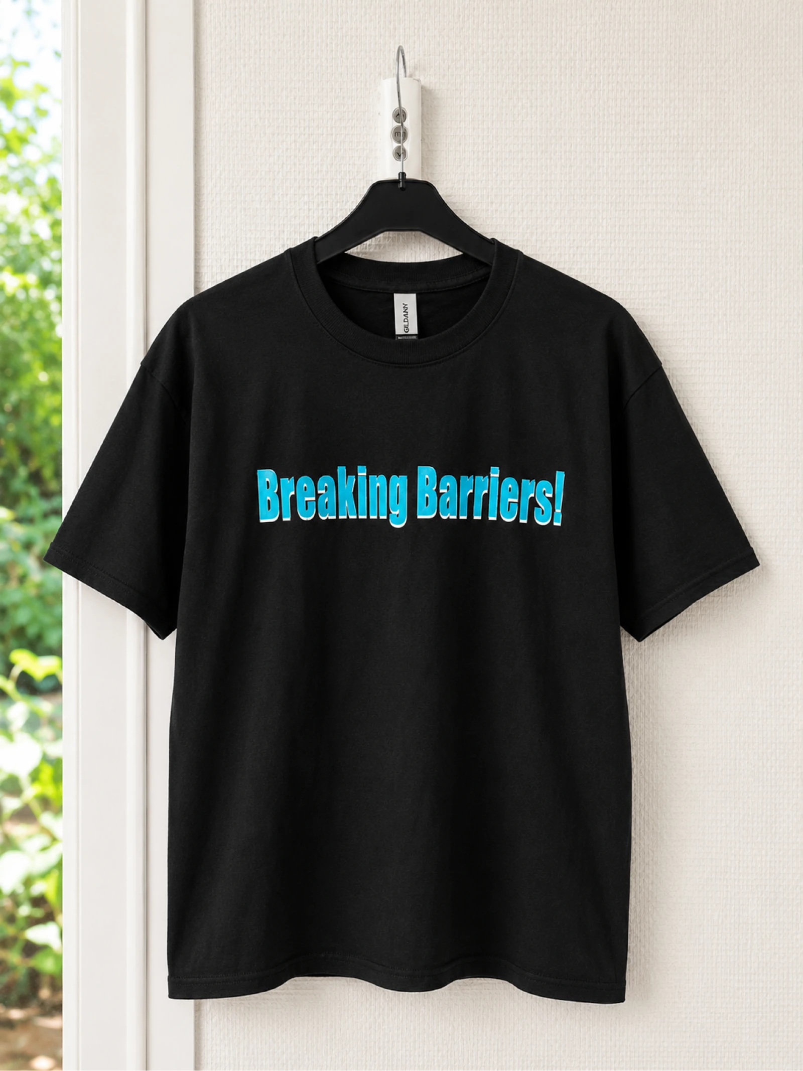 T-shirt Breaking Barriers noir – Style streetwear – Unisexe